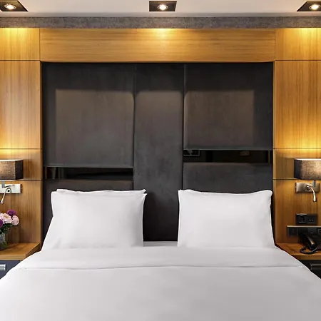 Mövenpick Szálloda 4*