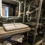 Mövenpick Hotel 4*