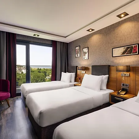 Mövenpick Otel 4*
